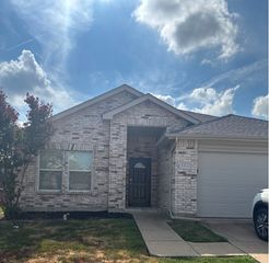 1313 Gayle Street, Burleson, TX 76028