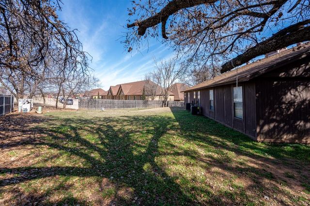 703 Stonecroft Circle, Edmond, OK 73034