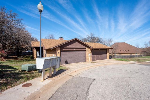 703 Stonecroft Circle, Edmond, OK 73034