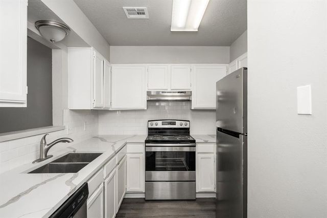 703 Stonecroft Circle, Edmond, OK 73034