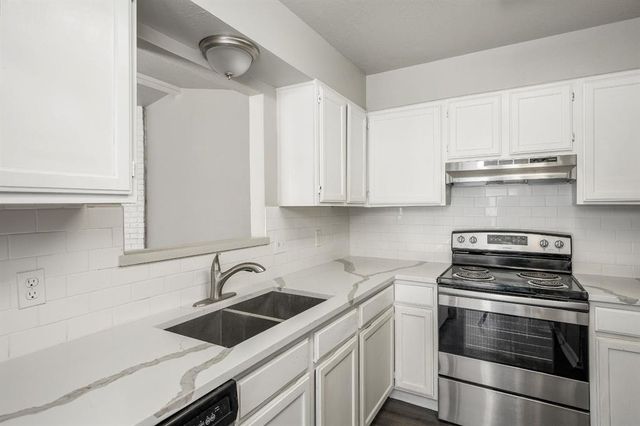 703 Stonecroft Circle, Edmond, OK 73034