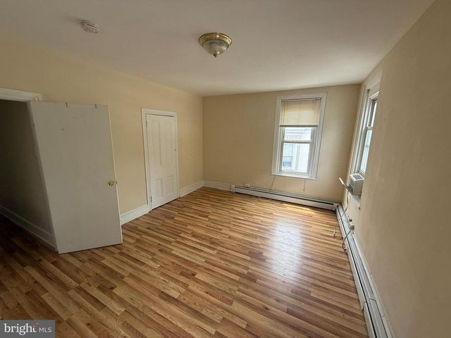 247 GREEN LN, Philadelphia, PA 19128
