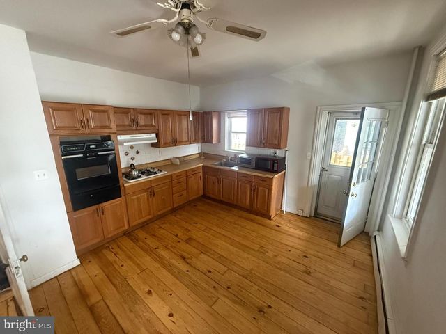 247 GREEN LN, Philadelphia, PA 19128