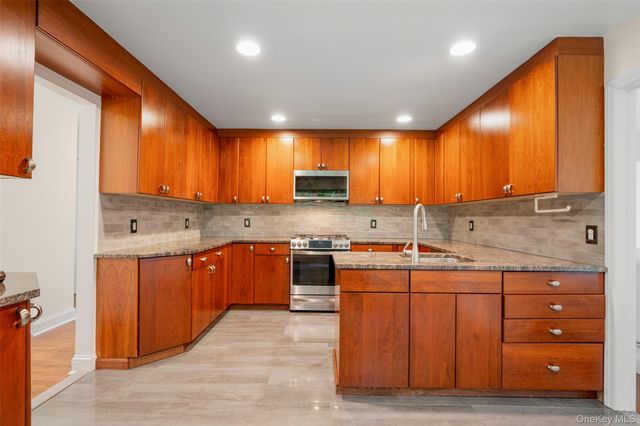 6 Trails End, Rye, NY 10580