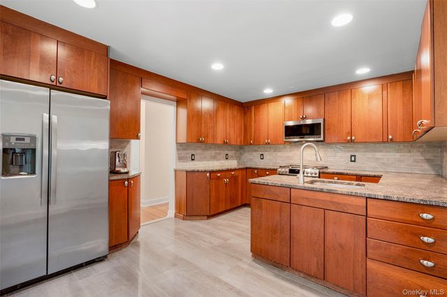 6 Trails End, Rye, NY 10580