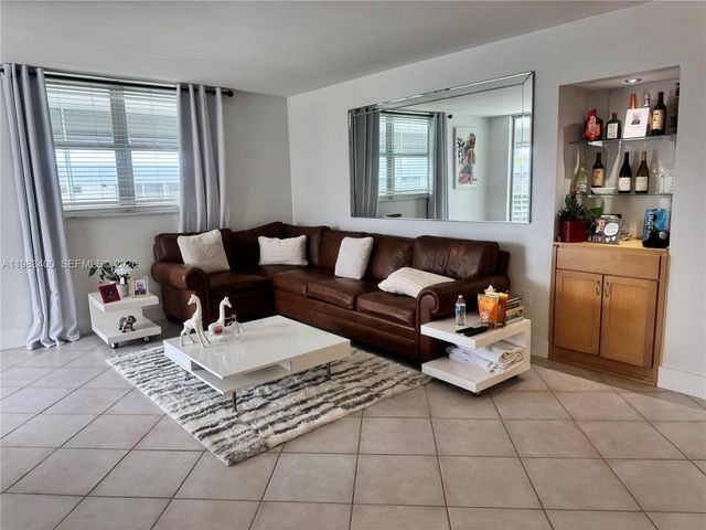 3600 NE 170 St. Apt.D.406, North Miami Beach, FL 33160