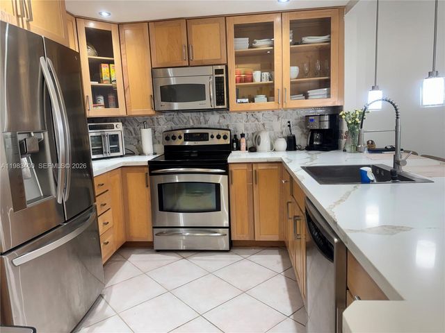 3600 NE 170 St. Apt.D.406, North Miami Beach, FL 33160