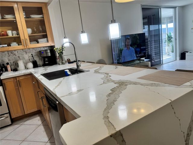 3600 NE 170 St. Apt.D.406, North Miami Beach, FL 33160