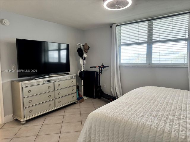 3600 NE 170 St. Apt.D.406, North Miami Beach, FL 33160