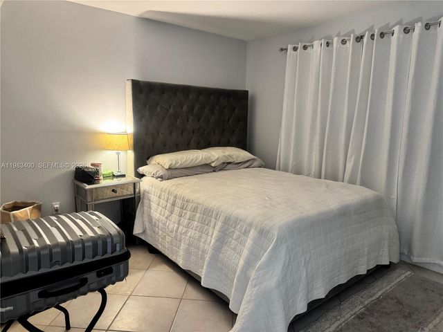 3600 NE 170 St. Apt.D.406, North Miami Beach, FL 33160