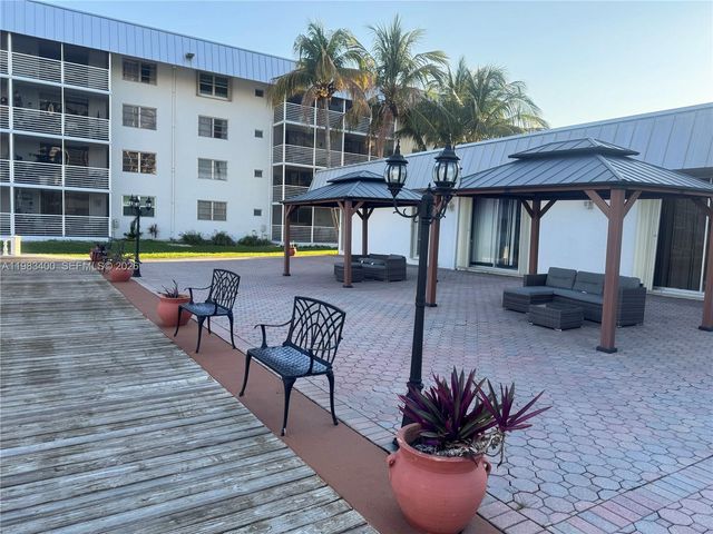 3600 NE 170 St. Apt.D.406, North Miami Beach, FL 33160