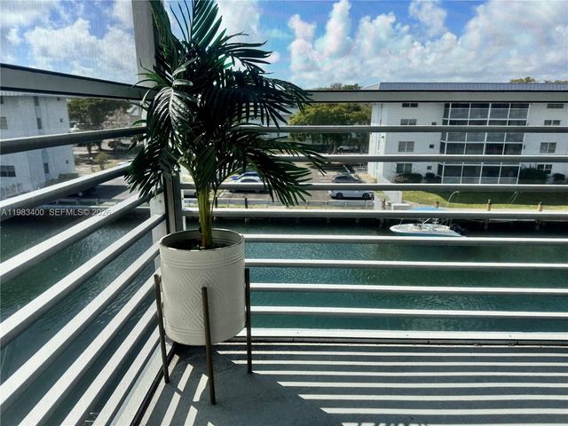 3600 NE 170 St. Apt.D.406, North Miami Beach, FL 33160