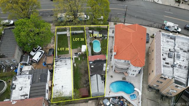 70-07, Astoria, NY 11370