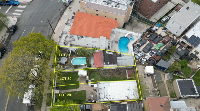 70-07, Astoria, NY 11370