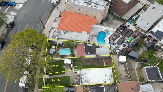 70-07, Astoria, NY 11370