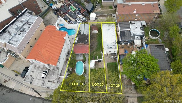 70-07, Astoria, NY 11370