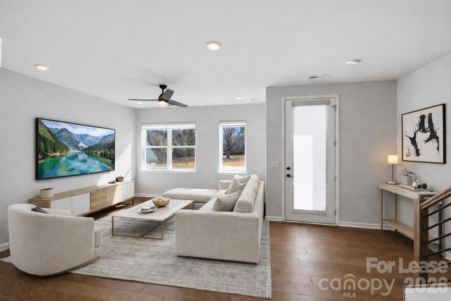 423 Vinroot Alley, Charlotte, NC 28217