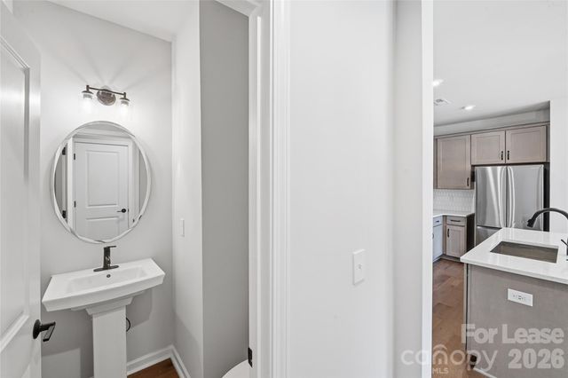 423 Vinroot Alley, Charlotte, NC 28217