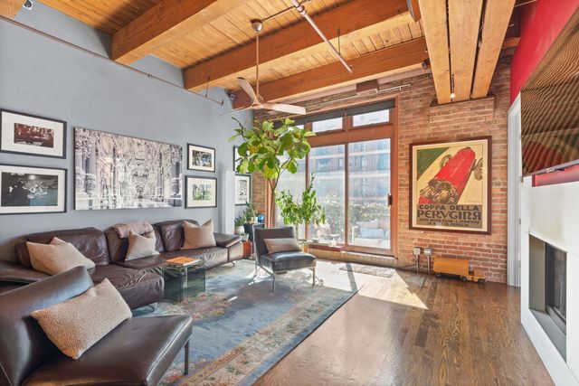360 W Illinois Street 313, Chicago, IL 60654
