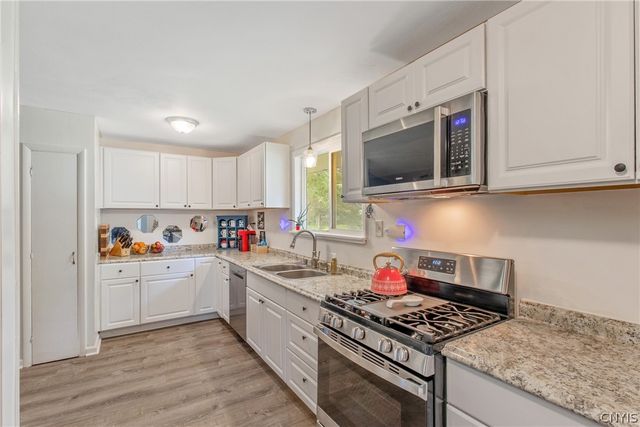 13 Memory Lane, Clay, NY 13212