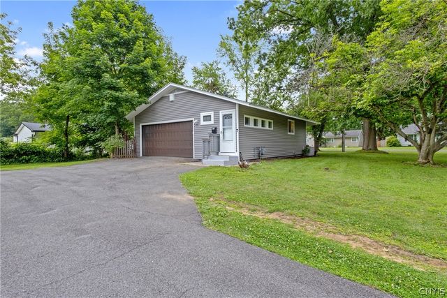 13 Memory Lane, Clay, NY 13212