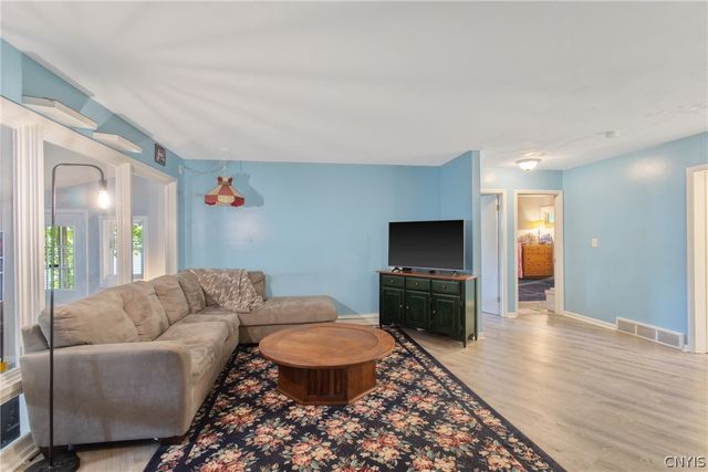 13 Memory Lane, Clay, NY 13212