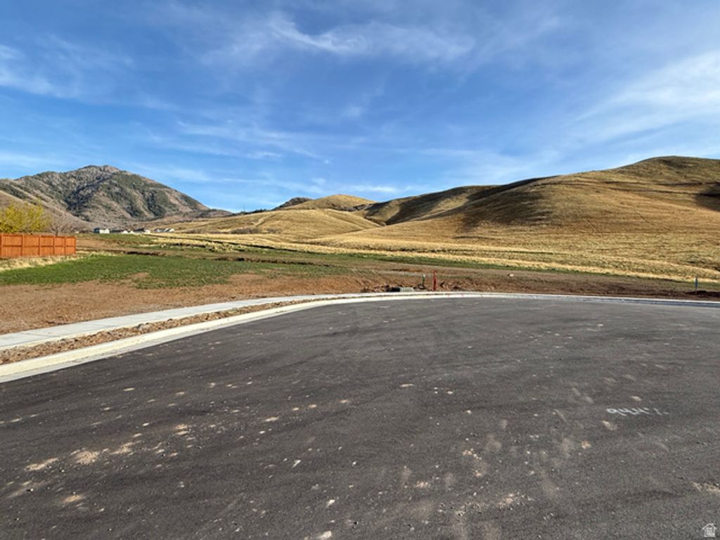 Image 4 of property listing at 616 E BERKSHIRE DR, Tooele, UT 84074