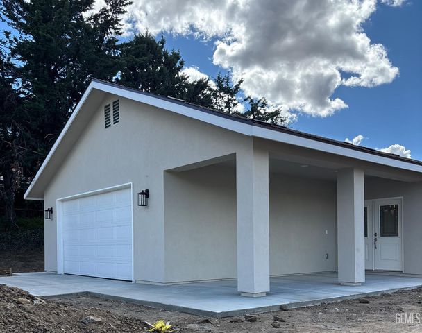22381 Vaquero Drive, Tehachapi, CA 93561