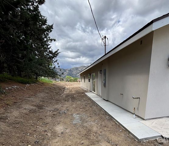 22381 Vaquero Drive, Tehachapi, CA 93561