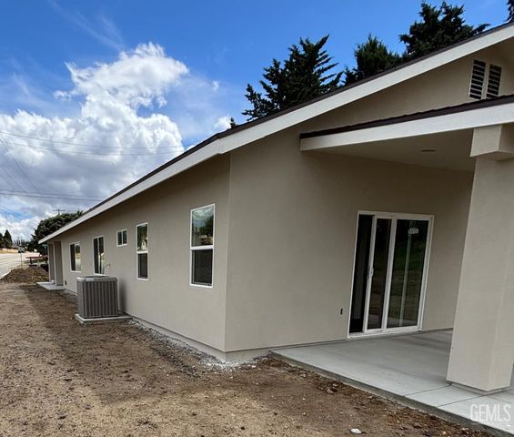 22381 Vaquero Drive, Tehachapi, CA 93561