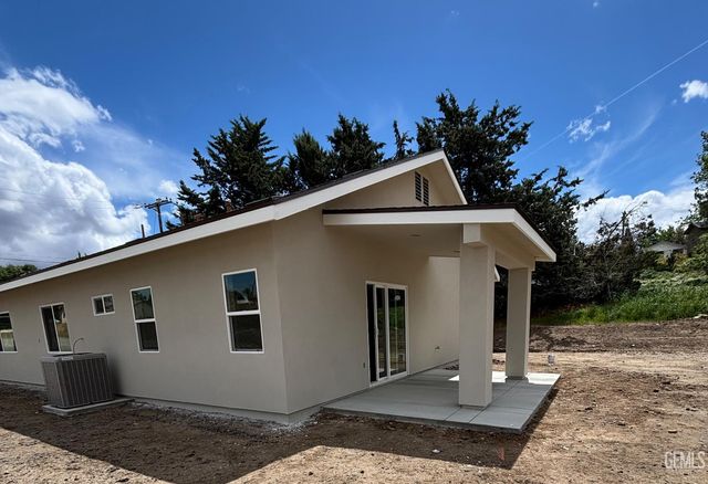 22381 Vaquero Drive, Tehachapi, CA 93561