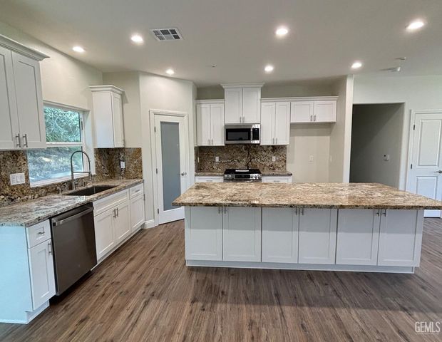 22381 Vaquero Drive, Tehachapi, CA 93561