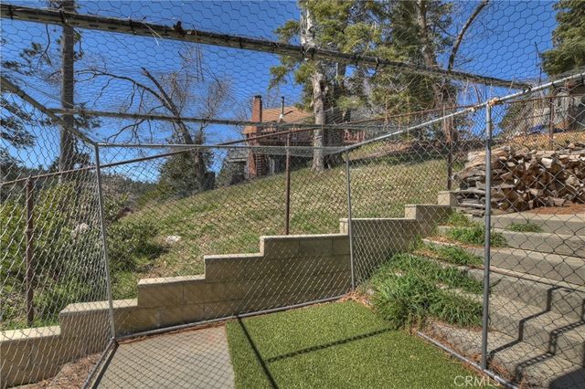 26520 Walnut Hills Drive, Lake Arrowhead, CA 92352