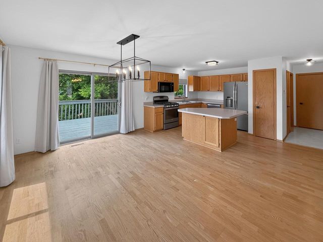 932 Vista Ridge Drive, Mount Horeb, WI 53572