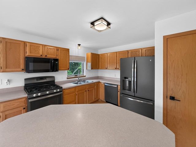 932 Vista Ridge Drive, Mount Horeb, WI 53572