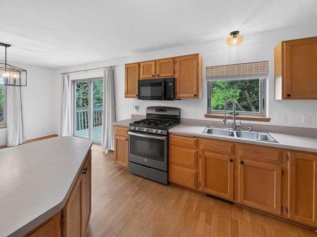 932 Vista Ridge Drive, Mount Horeb, WI 53572