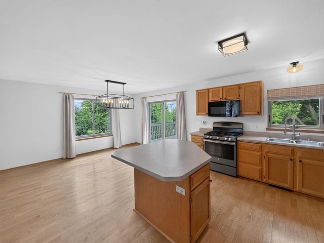 932 Vista Ridge Drive, Mount Horeb, WI 53572