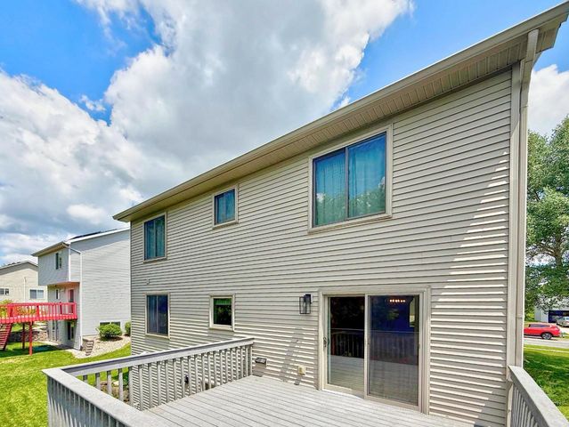 932 Vista Ridge Drive, Mount Horeb, WI 53572