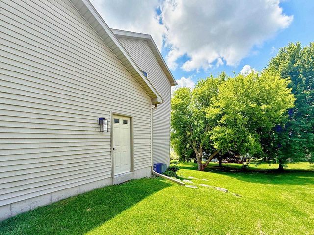 932 Vista Ridge Drive, Mount Horeb, WI 53572