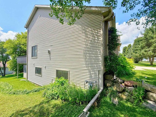 932 Vista Ridge Drive, Mount Horeb, WI 53572