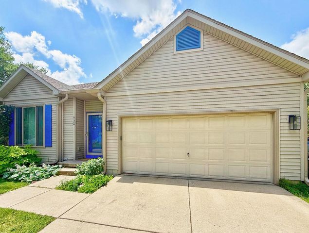 932 Vista Ridge Drive, Mount Horeb, WI 53572