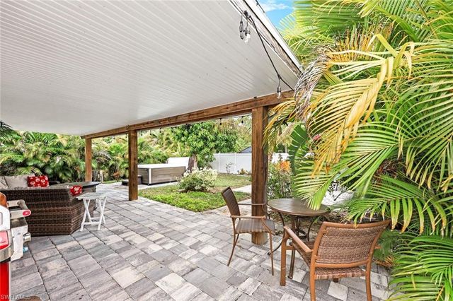 645 101st AVE N, Naples, FL 34108