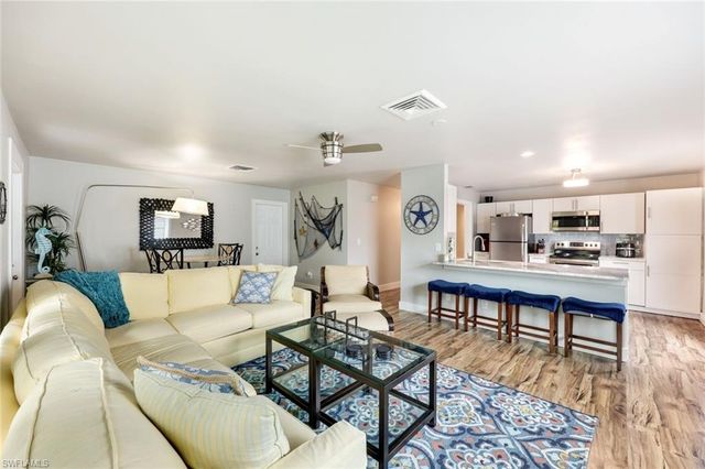 645 101st AVE N, Naples, FL 34108