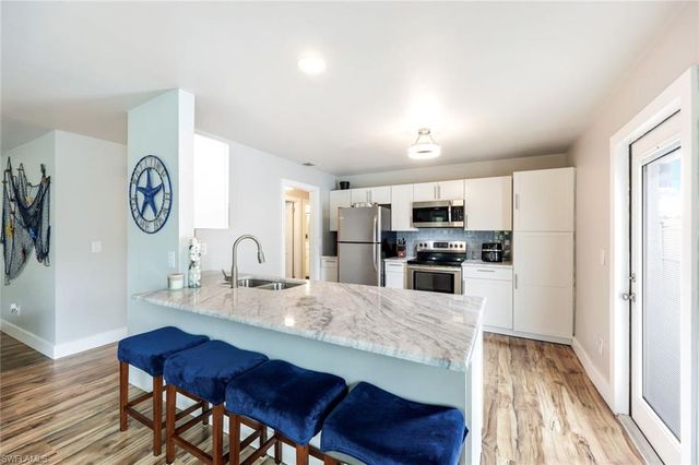 645 101st AVE N, Naples, FL 34108