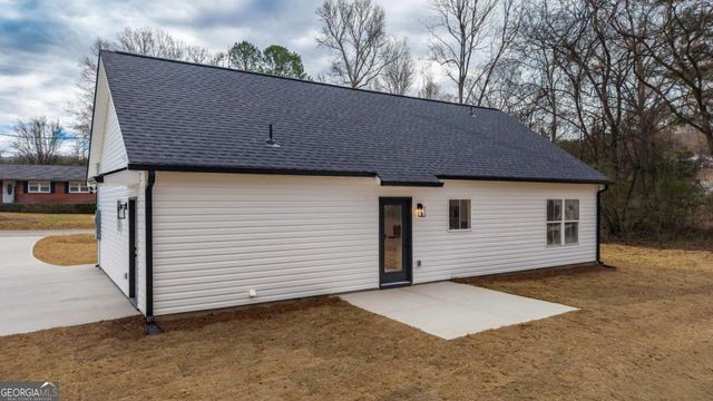 8 Whispering Pines Road NE, Rome, GA 30161