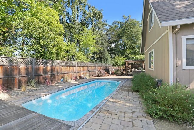 609 Ross Ct, Sonoma, CA 95476