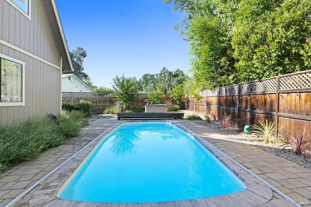 609 Ross Ct, Sonoma, CA 95476