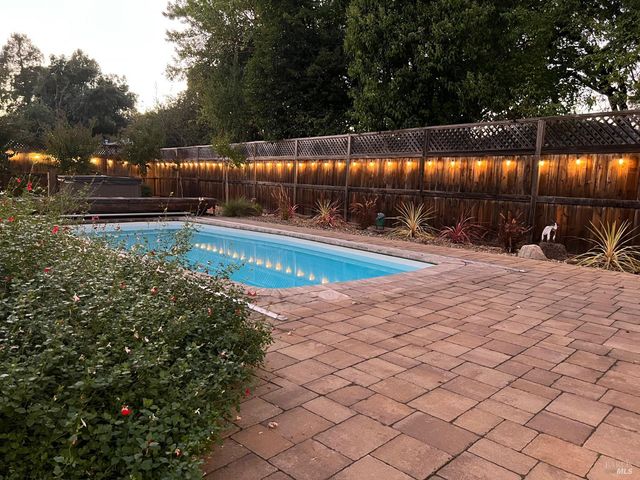 609 Ross Ct, Sonoma, CA 95476