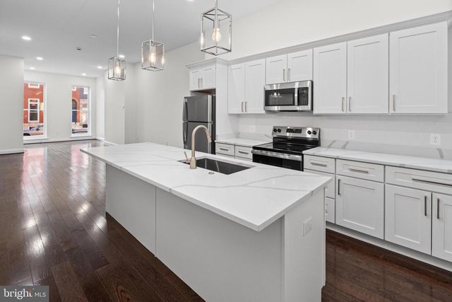 530 N CARROLLTON AVE, Baltimore, MD 21223