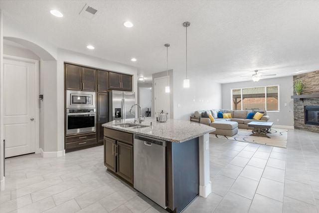 5732 Pikes Peak Loop NE, Rio Rancho, NM 87144